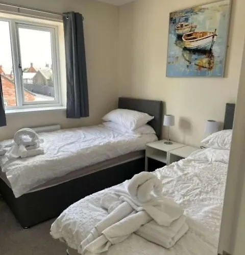 Newark Area - Modern 3 Bedroom Semi With Free Off Road Parking For 2 Vehicles